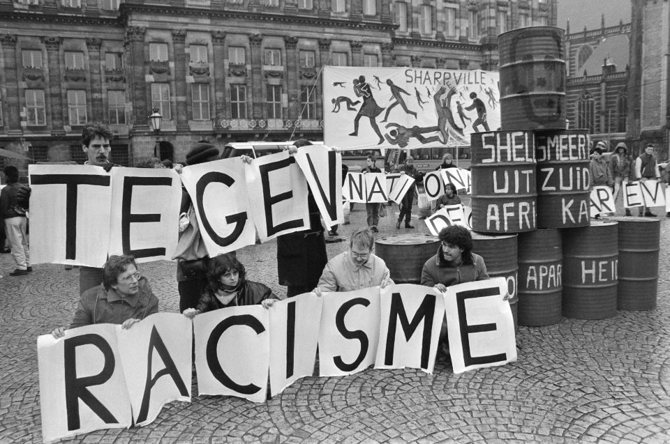 Manifestatie Dag tegen rassendiscriminatie op Dam in Amsterdam, Bestanddeelnr 933-9293