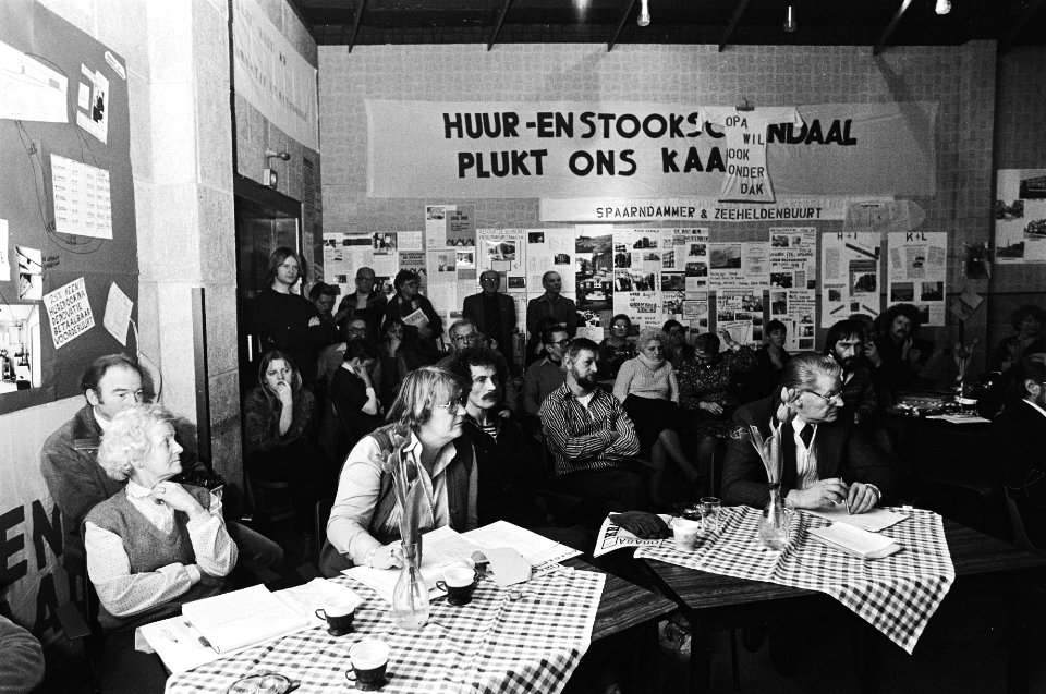Manifestatie in Spaarndammerbuurt in A'dam tegen vertraging van renovatie tegen , Bestanddeelnr 930-6289