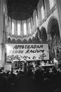 Manifestatie Amsterdam tegen Racisme in Nieuwe Kerk Amsterdam, Bestanddeelnr 933-6386