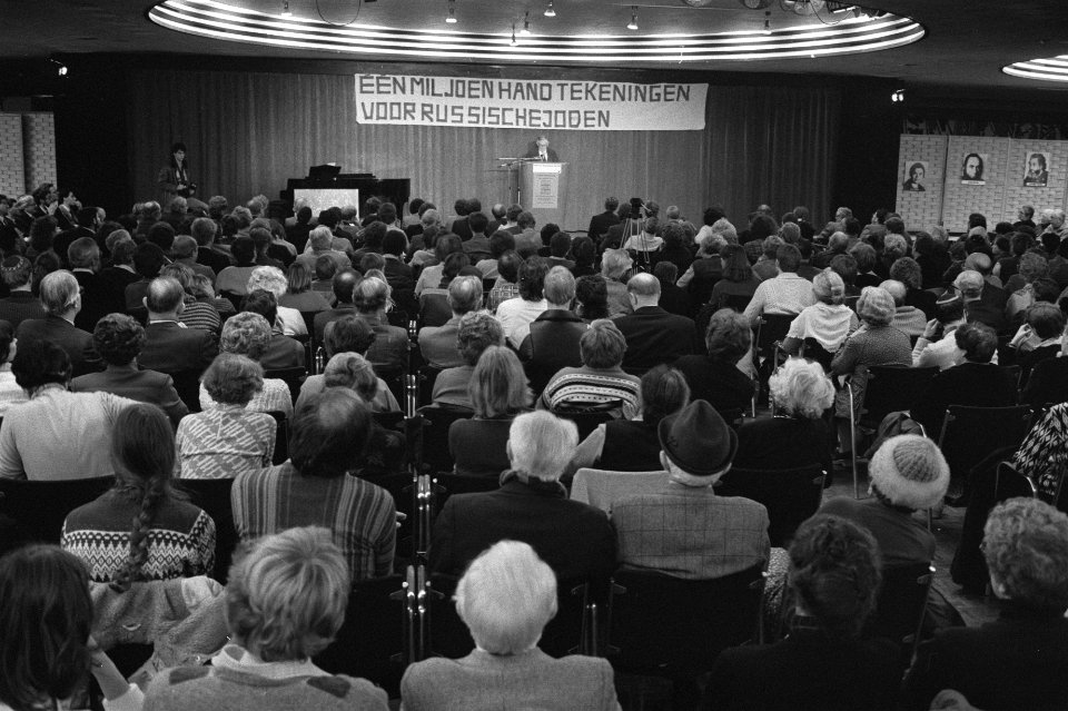 Manifestatie Een miljoen handtekeningen voor Russische Joden in Concertgebouw , Bestanddeelnr 931-8622