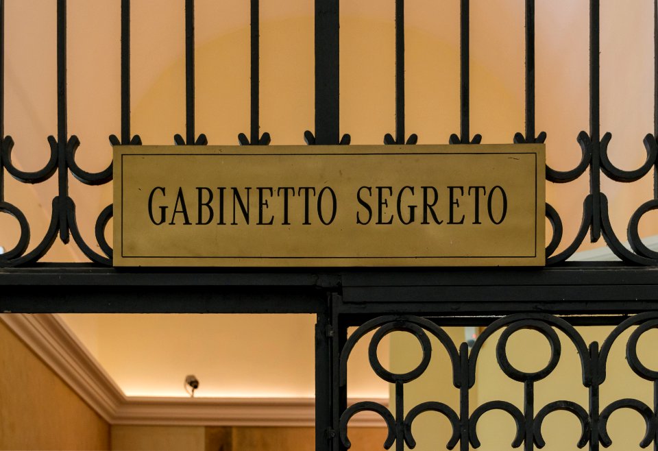 MANNapoli Secret Cabinet entrance Italy