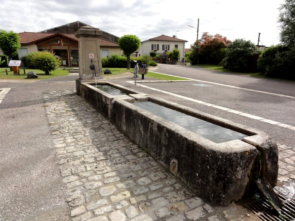 Manonviller (M-et-M) fontaine C