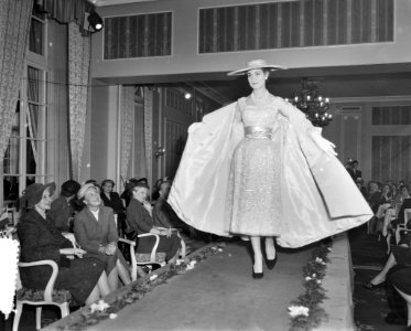 Mannequins van Jacques Fath in Nederland, Bestanddeelnr 906-3888