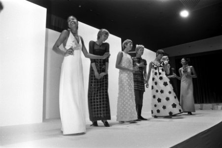 Mannequins van Courreges geven show in Hilton Amsterdam, Bestanddeelnr 924-9288