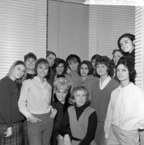 Mannequinschool van Ria de Korte presenteerde de nieuwe mannequins, de nieuwelin, Bestanddeelnr 915-9302