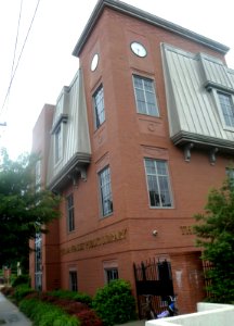 Manhasset Public Lib rain jeh