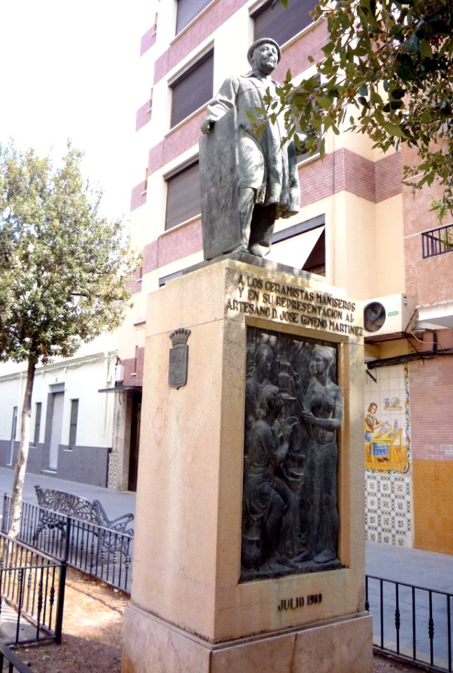 Manises - Monumento al ceramista manisero