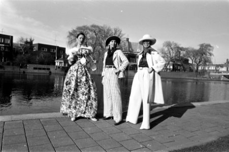 Mannequins tonen mode van Nina Ricci in Hiltonhotel, Bestanddeelnr 925-4763