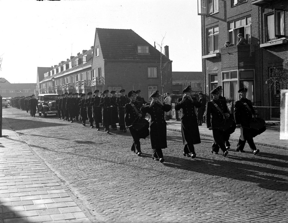 Mano begrafenis Adelborst J. Sperwer, Bestanddeelnr 903-2127