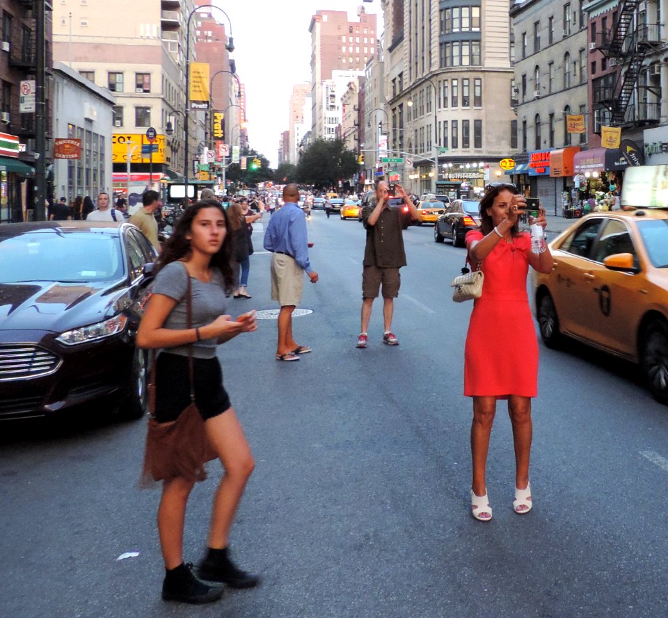 Manhattanhenge 14 St sun observers jeh
