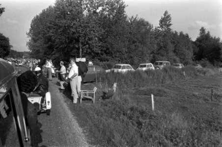 Marathon te Enschede, mensen langs de weg, Bestanddeelnr 924-9048