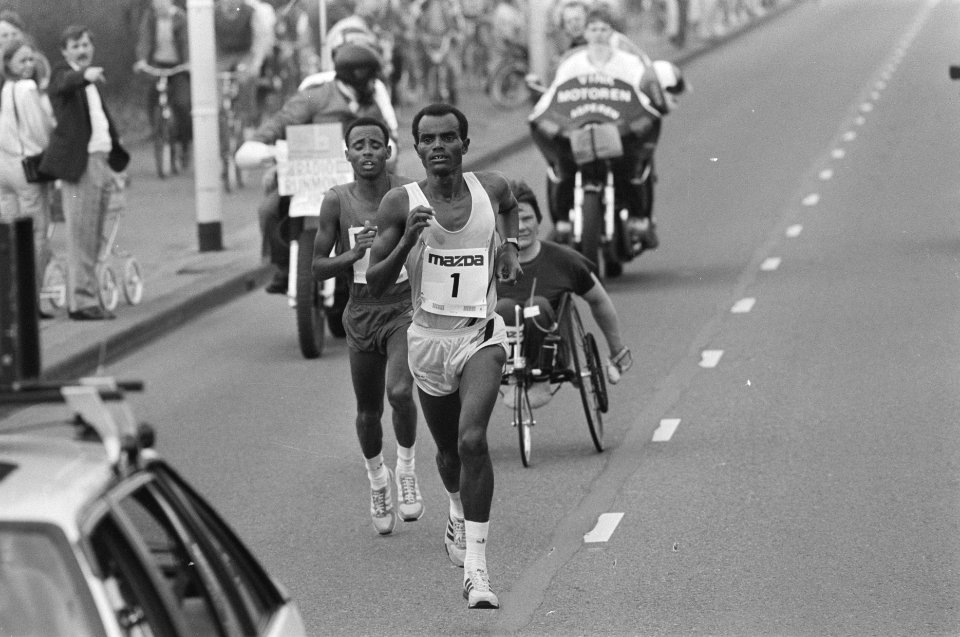 Marathon van Rotterdam Ethiopiërs Densamo (voor, later winnaar in wereldrecordt, Bestanddeelnr 933-9565