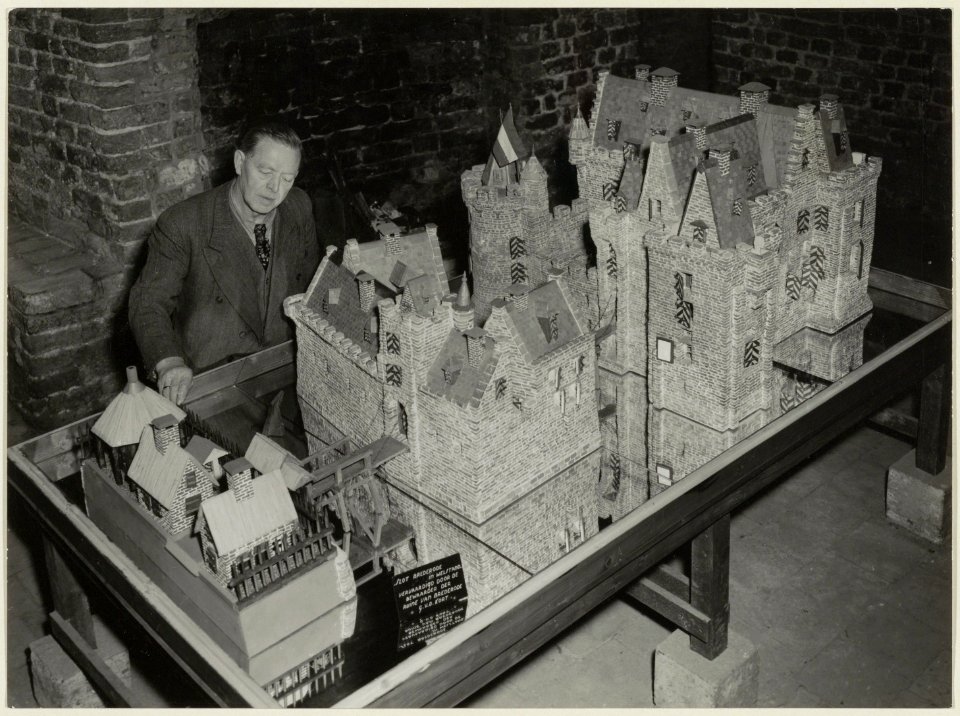 Maquette van het Slot Brederode vervaardigd door de heer G.v.d. Kort. De maquette wordt bewaard bij de Rijksmonumentendienst