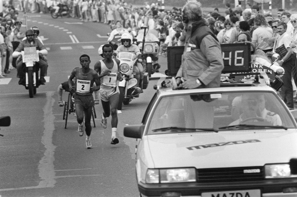 Marathon van Rotterdam de Ethiopiërs Densamo (rechts) en Gebre, achter hen e, Bestanddeelnr 933-9568