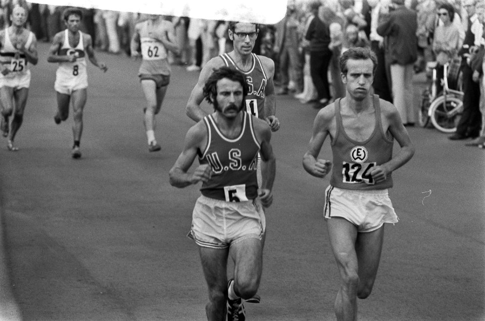 Marathon te Enschede, mensen langs de weg, Bestanddeelnr 924-9051