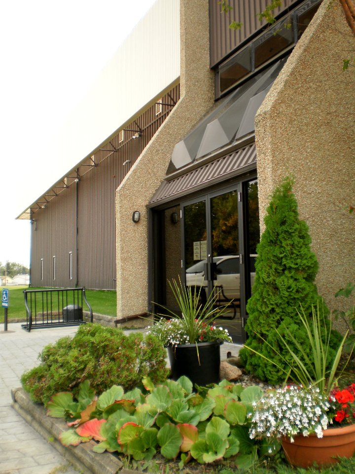 Maple Street Worship Centre, Vegreville 01