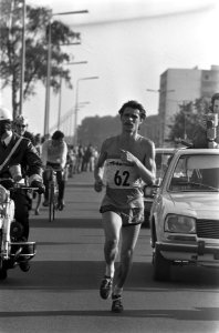 Marathon te Enschede, nr 35, 36 Allen in actie, nr 36a links Allen, Bestanddeelnr 924-9043