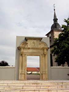 Marainviller (M-et-M) Porte monumentale conservée
