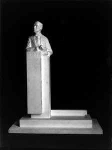 Maquette met ontwerp van het dr Lovink monument, beeldhouwster Grada Rueb, Bestanddeelnr 162-0815
