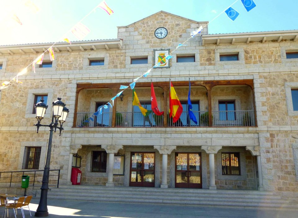 Manzanares el Real - Ayuntamiento 1