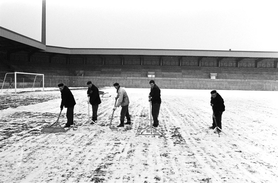 Mannen met sneeuwschuivers, Bestanddeelnr 924-3350