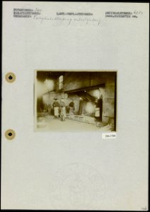 Mannen in veiligheidskleding in een metaalgieterij, Bestanddeelnr 256-1784