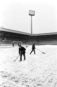 Mannen met sneeuwschuivers, Bestanddeelnr 924-3351
