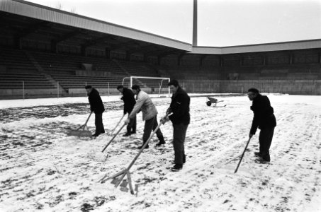 Mannen met sneeuwschuivers, Bestanddeelnr 924-3349