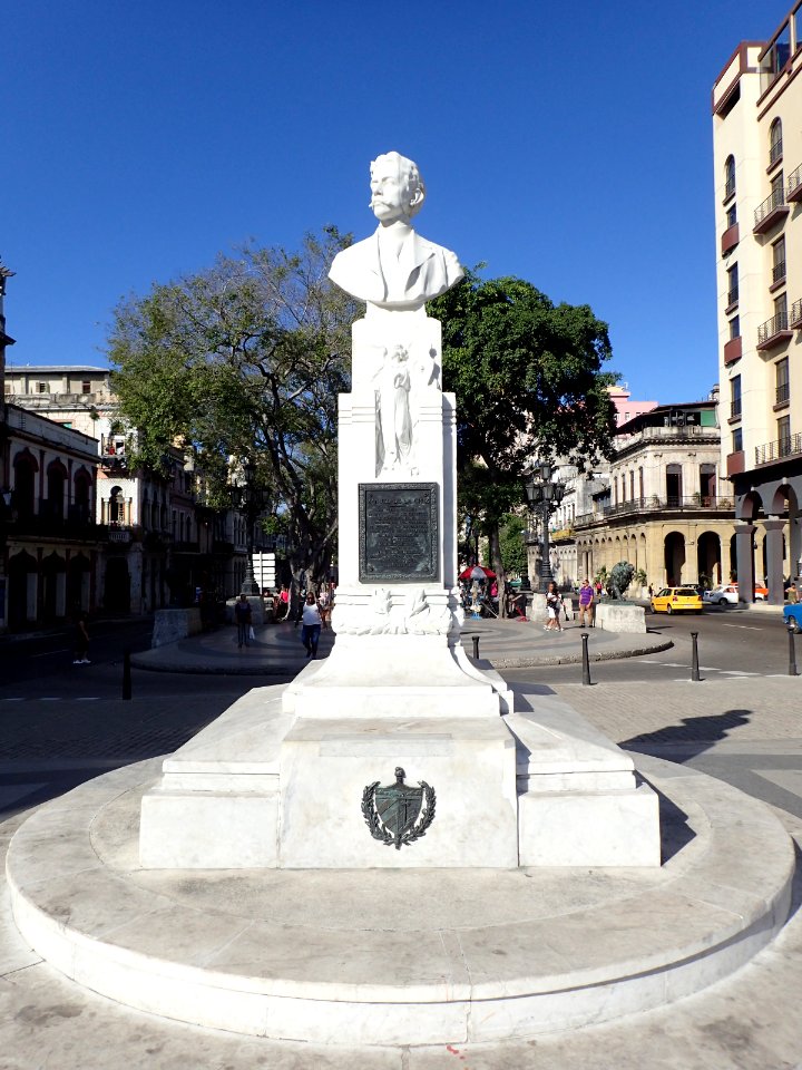 Manuel de la Cruz Monument