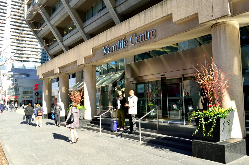 ManulifeCentreBloorEntrance