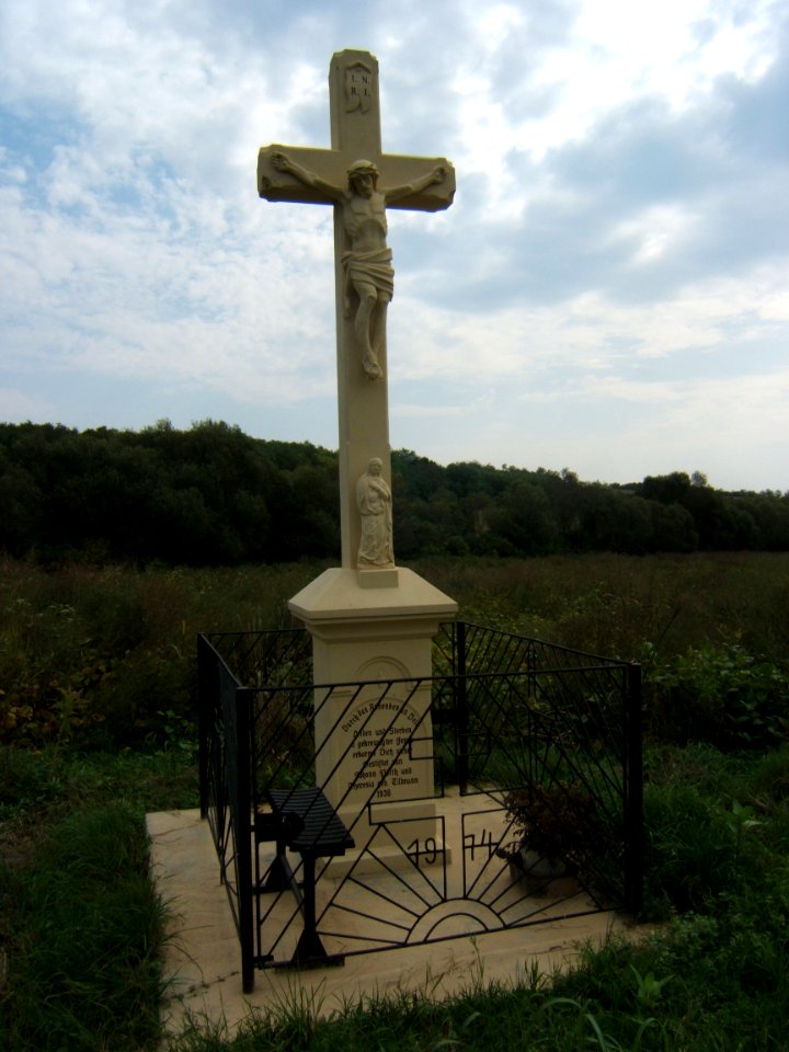 Maráza, kőkereszt
