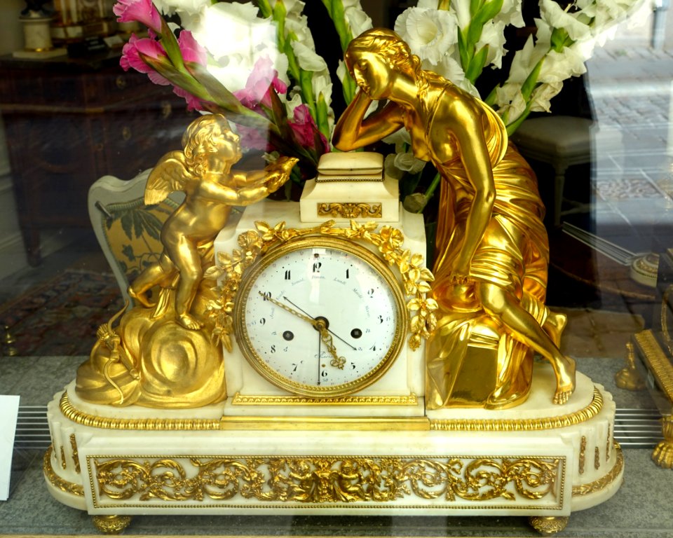 Mantel clock with Cupid offering dove to a languishing woman, 7 day movement, dial marked Paris - Stockholm, Sweden - DSC00739