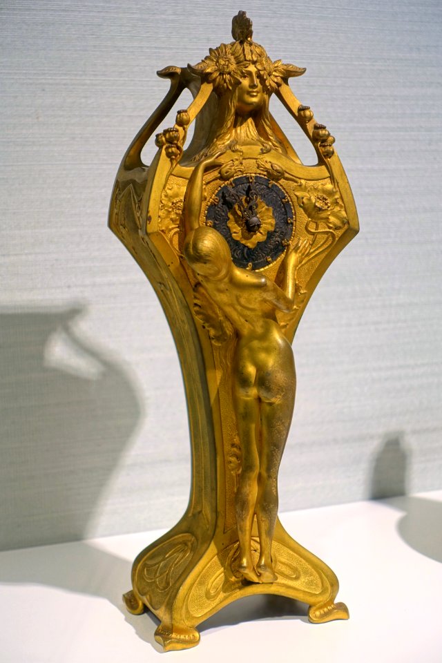 Mantel clock by Louis Chalon, E. Colin & Cie., Paris, c. 1900, gilt and silvered bronze, view 2 - Hessisches Landesmuseum Darmstadt - Darmstadt, Germany - DSC00955