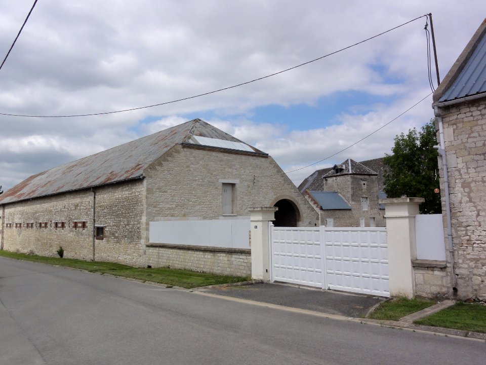 Mâchecourt (Aisne) ferme fortifiée