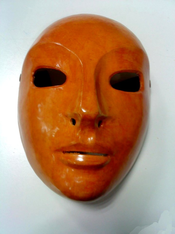 Máscara neutra masculina