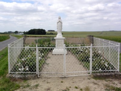 Mâchecourt (Aisne) statue de la Vierge