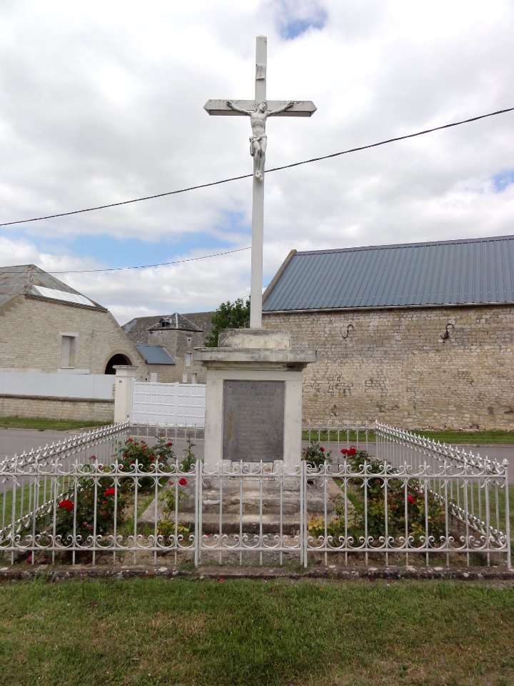 Mâchecourt (Aisne) croix de chemin (01)