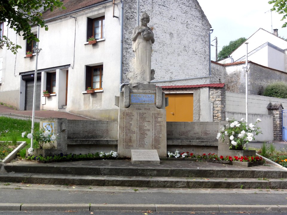Méréville (Essonne) Monument aux morts