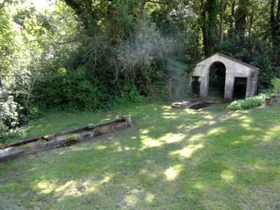 Ménil-aux-Bois (Meuse) fontaine C
