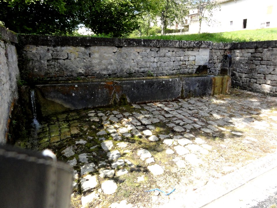 Ménil-aux-Bois (Meuse) fontaine B