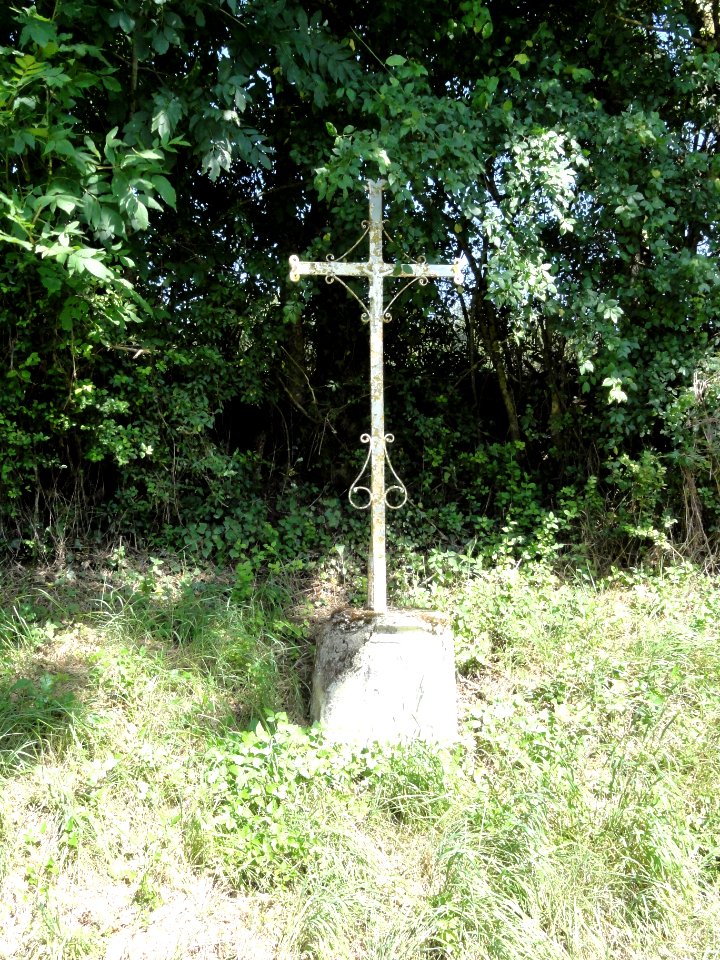 Ménil-aux-Bois (Meuse) croix de chemin A