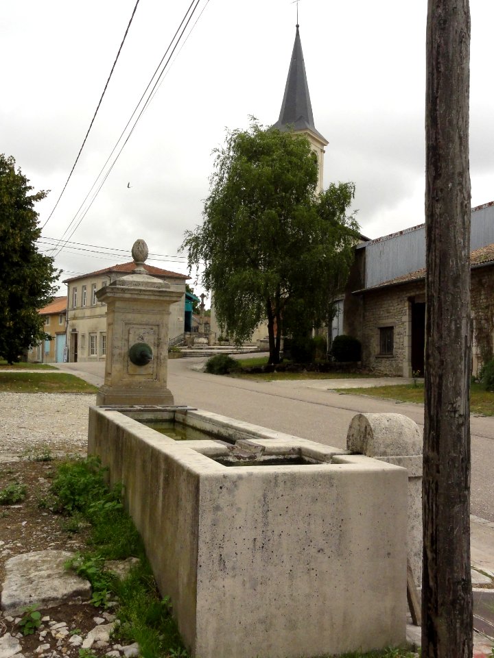Méligny-le-Petit (Meuse) fontaine C