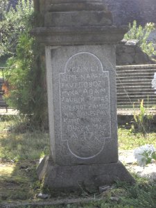 MAŇOVICE - Kaple, přibližně z roku 1713 (Detail na morový sloup)