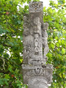 Ménil-la-Horgne (Meuse) croix de chemin sculptée (03)