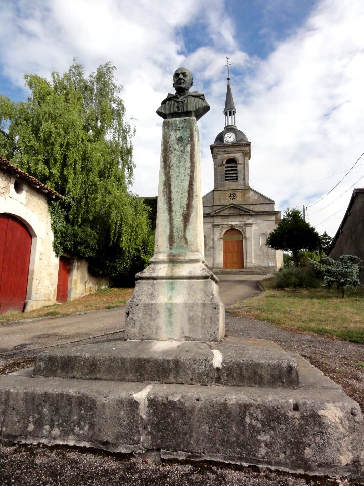 Ménil-la-Horgne (Meuse) monument Dom Calmet (01)