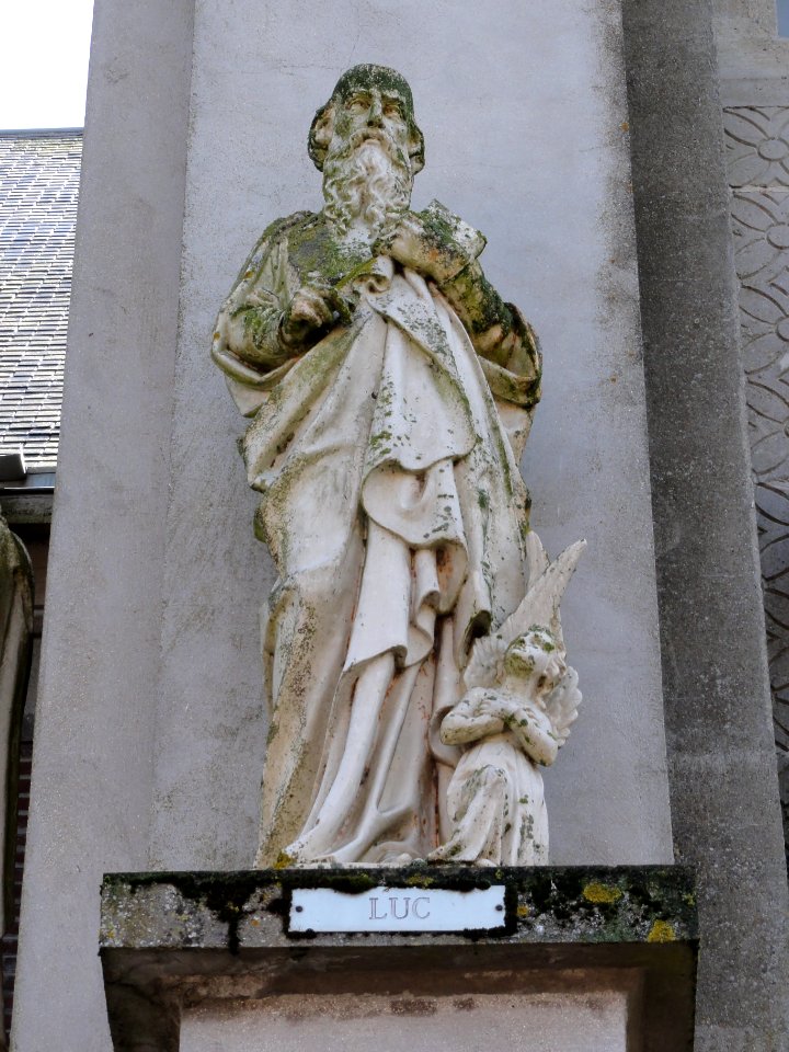 Mézières-sur-Oise (Aisne) église statue porche St.Luc
