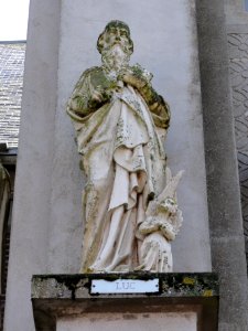 Mézières-sur-Oise (Aisne) église statue porche St.Luc