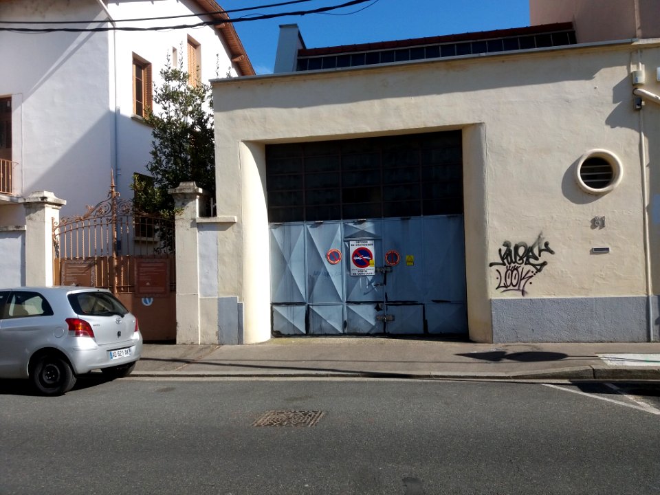 Lyon 8e - Rue Audibert et Lavirotte - Garage au numéro 81