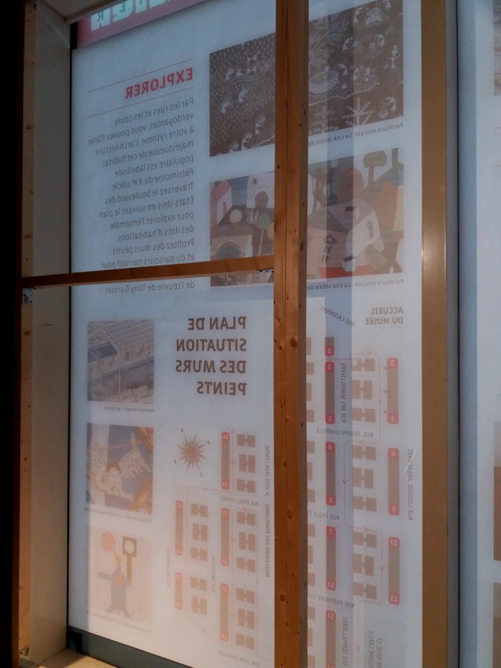 Lyon 8e - Musée urbain Tony Garnier, fenêtre couverte par le plan de situation