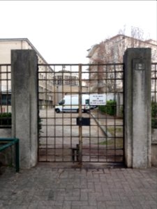 Lyon 8e - Place D'Arsonval, portail de l'hôpital Édouard Herriot au numéro 2